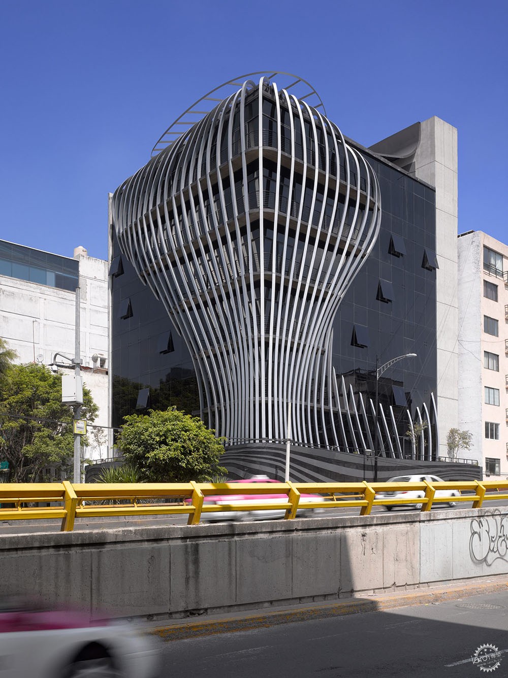 四四方方的建筑與曲線的碰撞，讓它立即脫穎而出第10張圖片